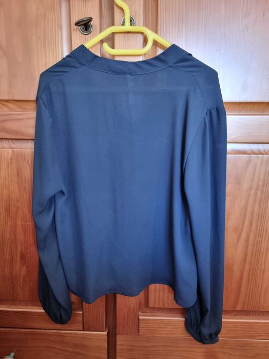 Blusa azul escura Bershka, tamanho XS