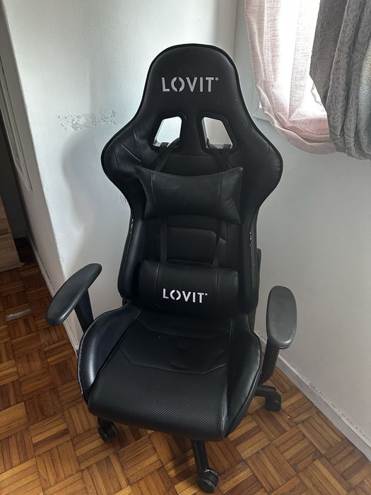 Cadeira gaming.