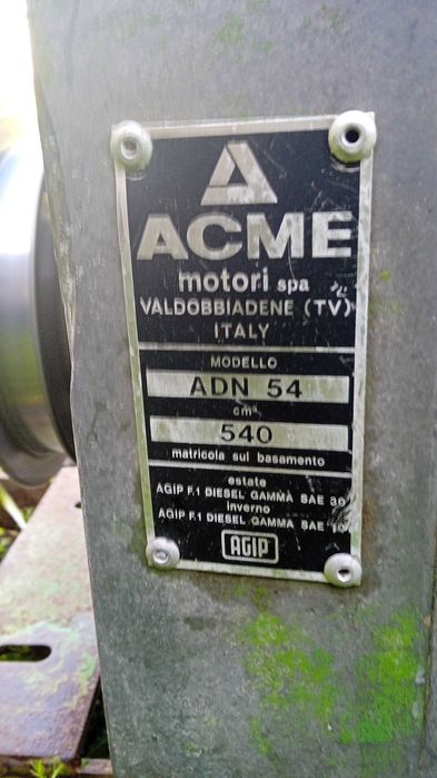 Trator moto-cultivador 14 cv.