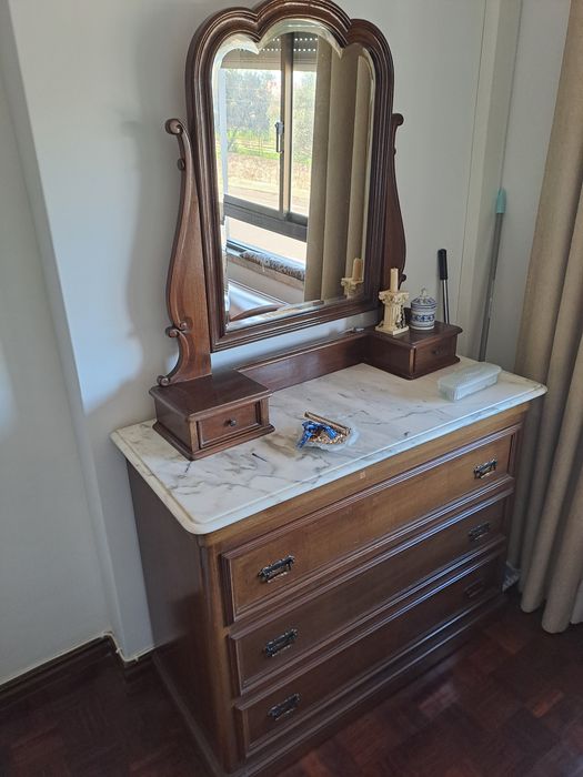 Cómoda com espelho