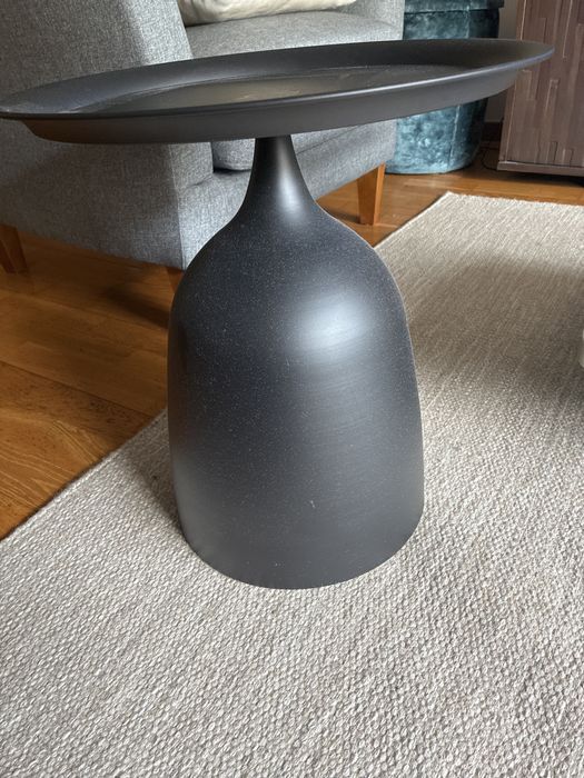 Mesa de apoio em metal preto