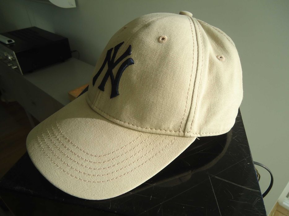 czapka z daszkiem NY New York Yankees jasna z granatowym logo