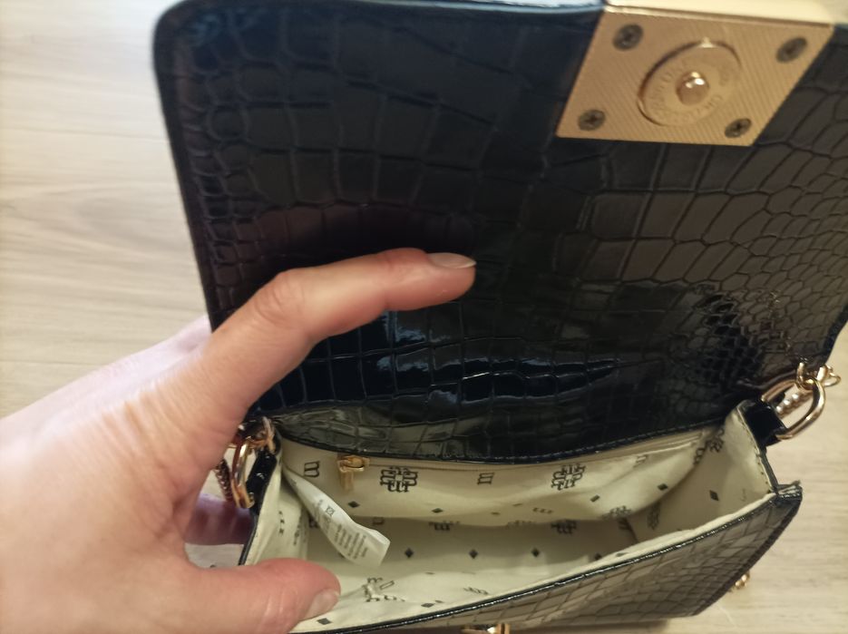 Lakierowana kopertówka Monnari