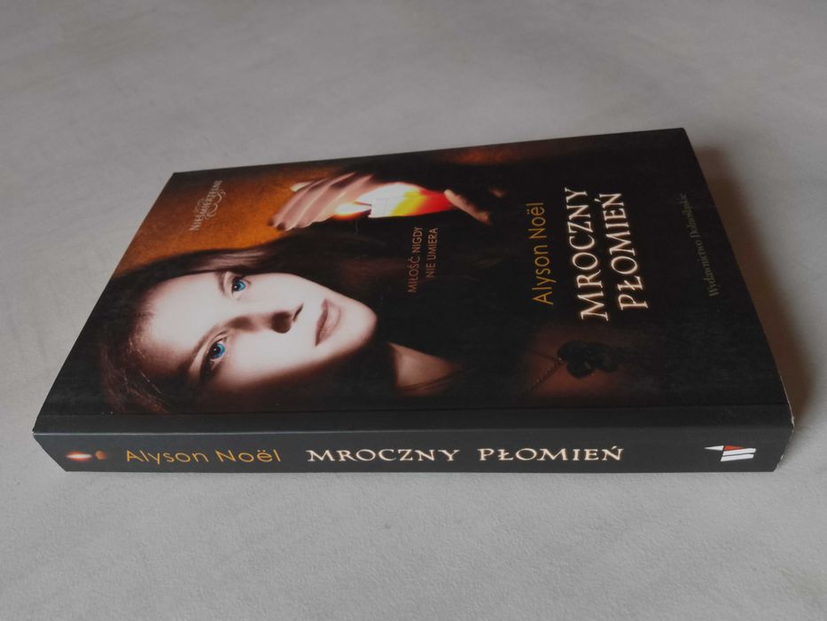 A. Noel "Mroczny płomień" IV część cyklu "Nieśmiertelni"