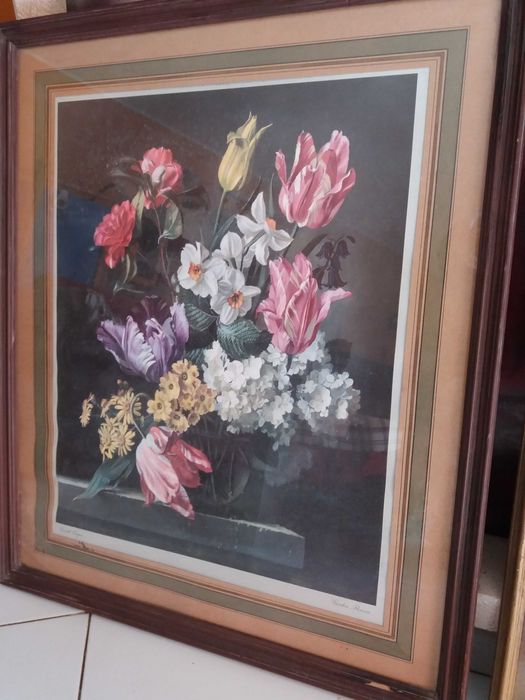 Quadros sofá poltrona louças