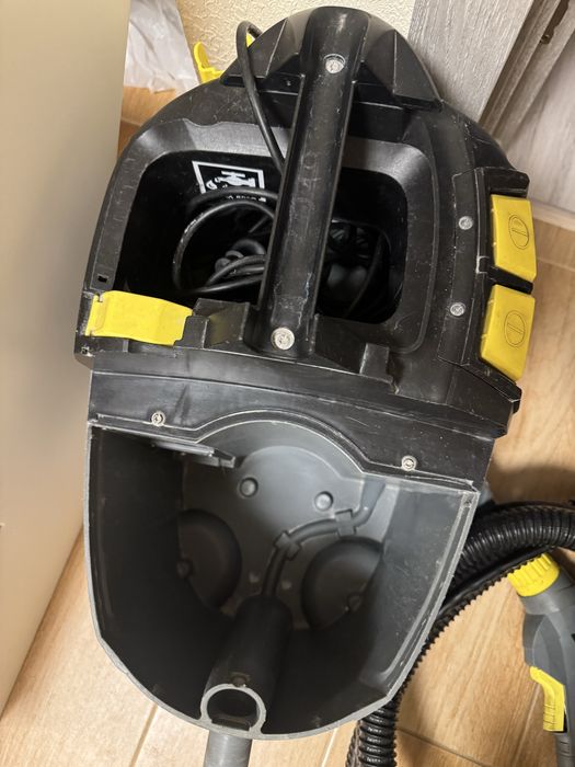 Пилосос миючий Karcher Puzzi 8/1 професійний