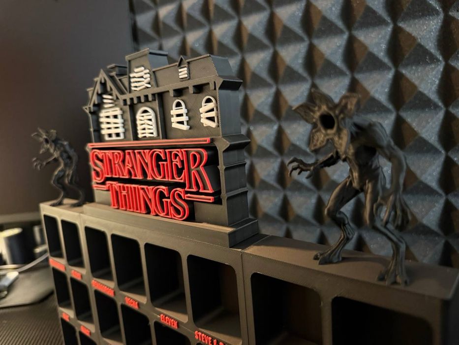 Підставка поличка для фігурок stranger things kinder