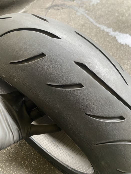 Pneus Mota 120/70/17 e 200/55/17 Metzeler Sportec M9 RR