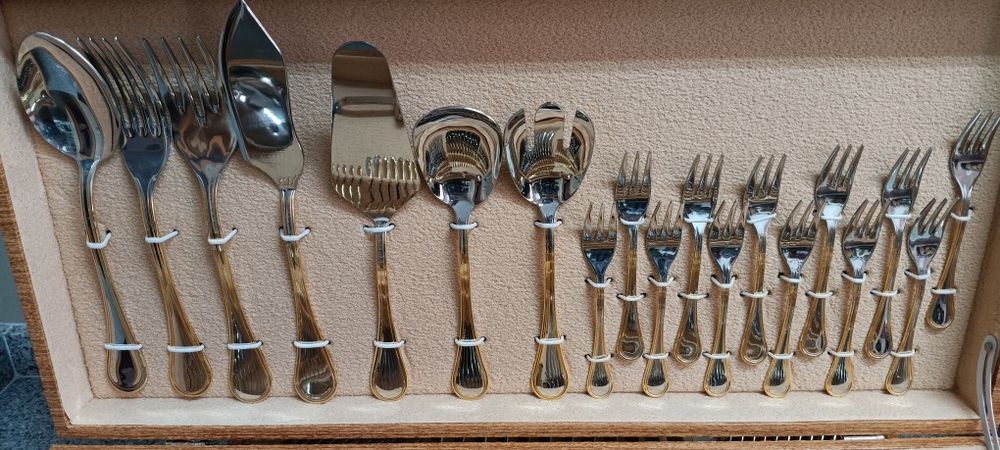 Faqueiro ABERT – aprox. 130 peças