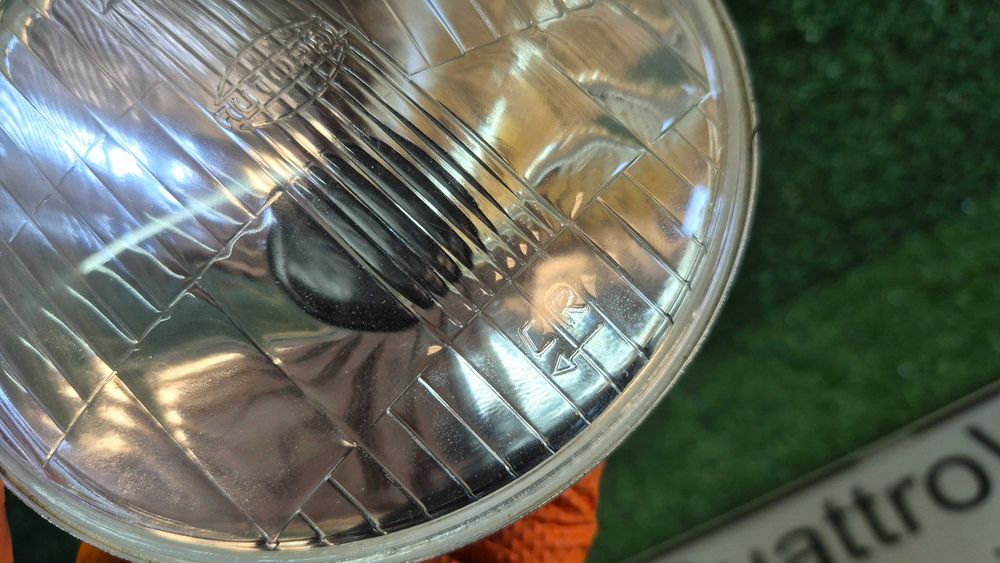 Farol Redondo Universal Hella Ref. 564-01-000-02 NOVO