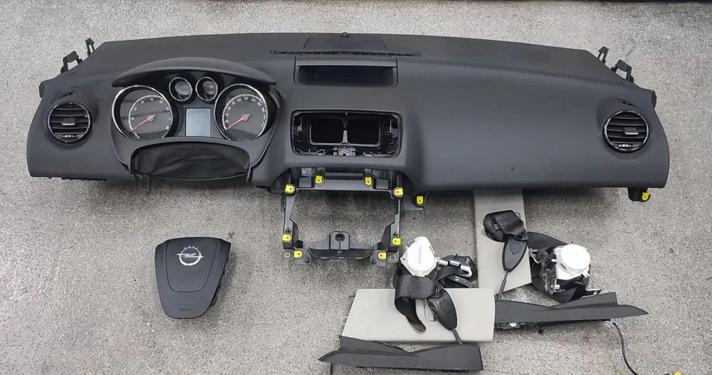 DESKA KONSOLA KOKPIT OPEL MERIVA B 13315252 EUROPA