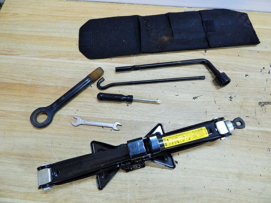 Podnośnik lewarek samochodowy klucz ucho zaczep Kia Sportage III optima Hyundai i40 tucson ix35 10-16 Zestaw Łuków części