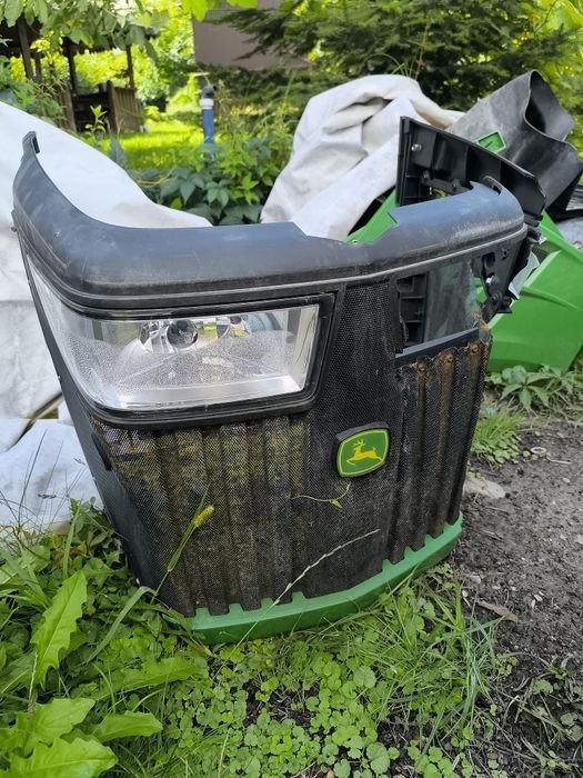 Kompletny moduł przodu (ramka plastikowa, siatka chłodnicy, oprawa i reflektor LED/halogen