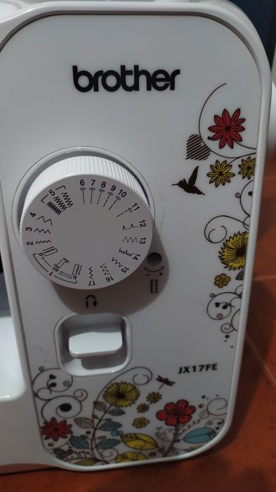 Máquina de Costurar Brother JX17FE