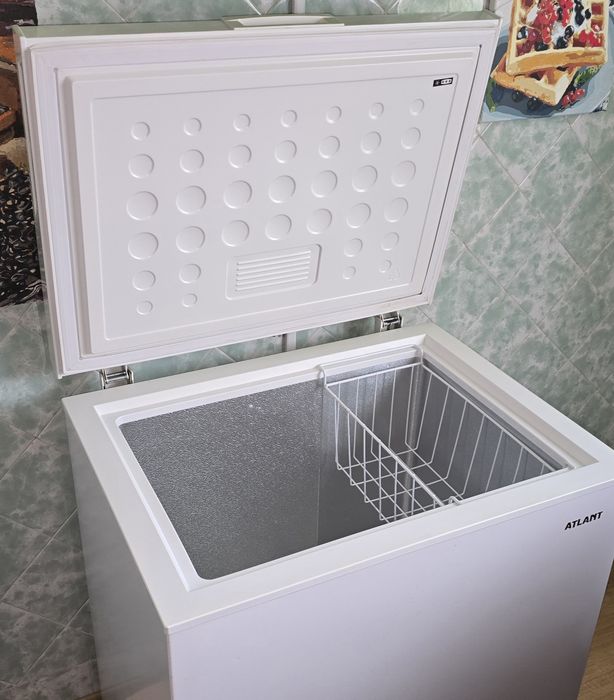 Продам морозильну камеру Atlant