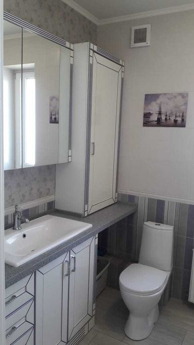 Дом в Червоном Хуторе , в доме остается все, отличное местоположение.