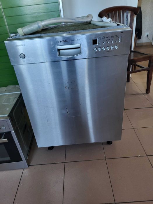 Zmywarka Bosch, myje bardzo dobrze.