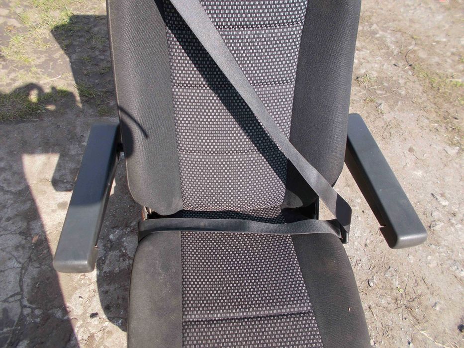 Fotel 3 trzeci dodatkowy środkowy z pasem Mercedes Actros Axor