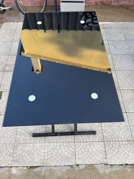 Mesa com tampo em vidro