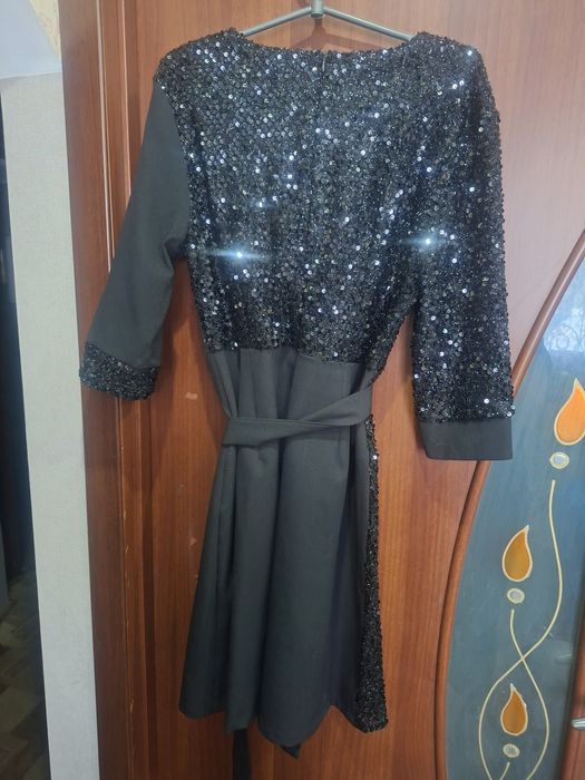 Женское черное платье