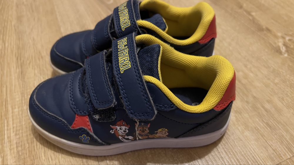 Buty rozmiar 26…………