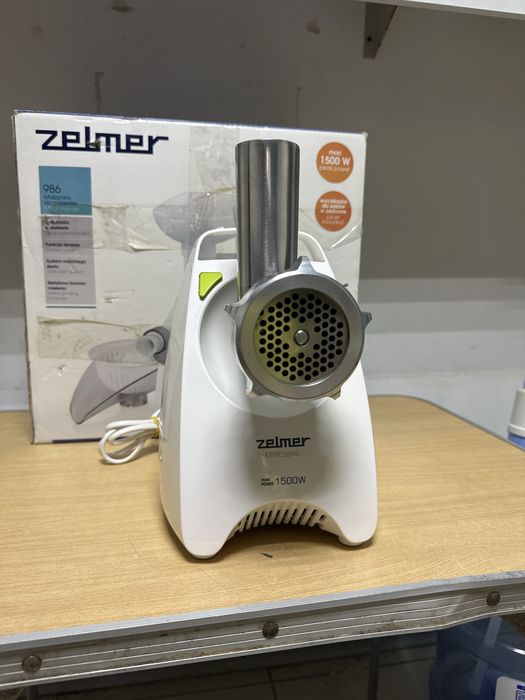 Мясорубка Zelmer 986 1500W Состояние новой