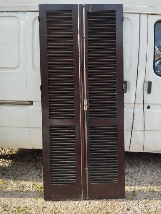 Portas/ Portadas Venezianas de Madeira