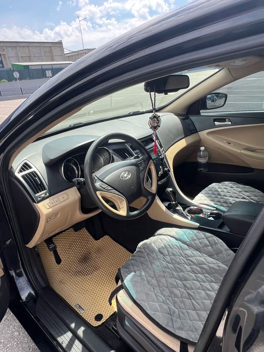 Hyundai sonata 2011