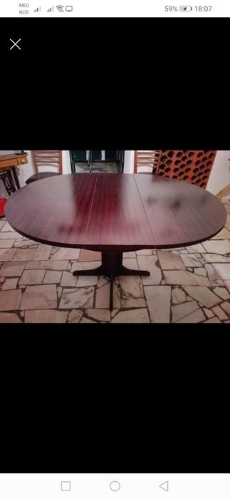 Mesa de sala com cadeiras