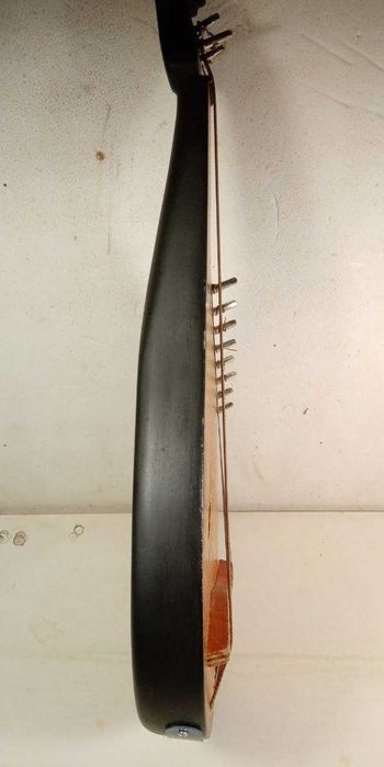 Украинский музыкальный инструмент Бандура в сувенирном исполненииn