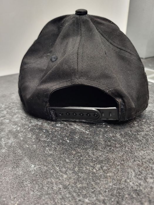 Czarna czapka z daszkiem basebollówka unisex