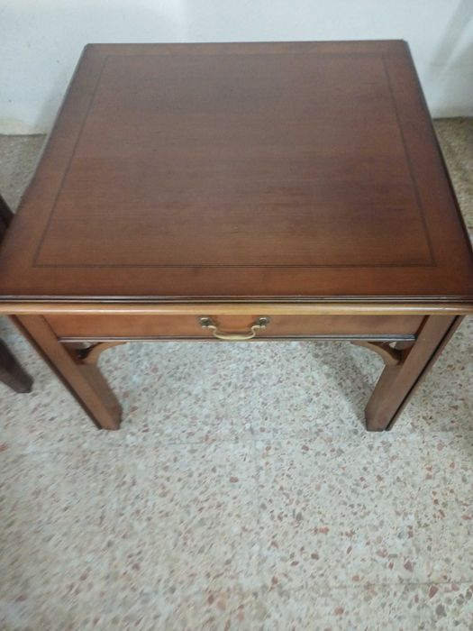 Mesa em cerejeira