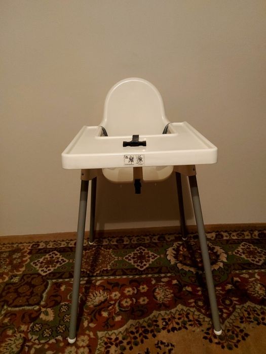 Krzesełko dziecięce do karmienia.