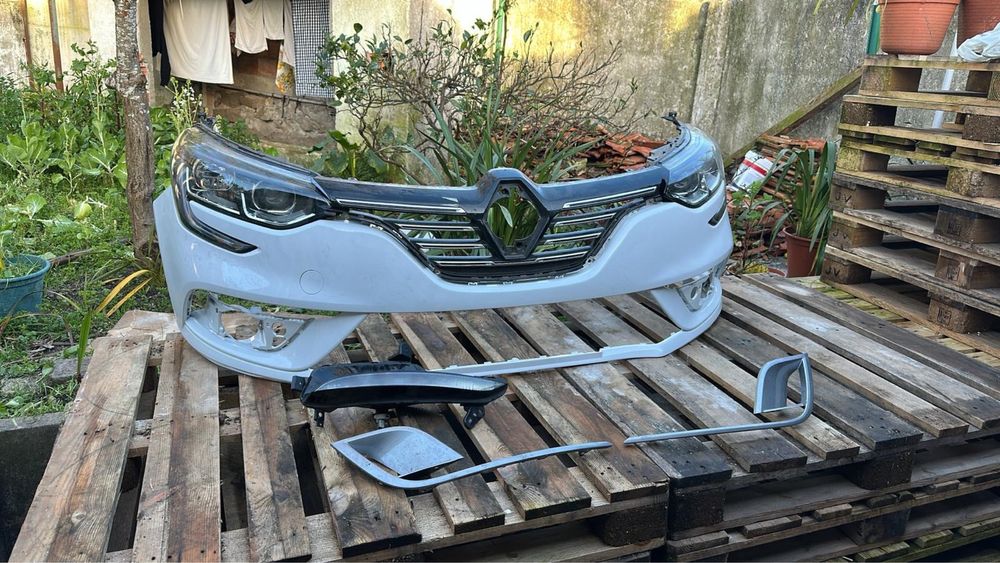 Megane IV frente em bom estado