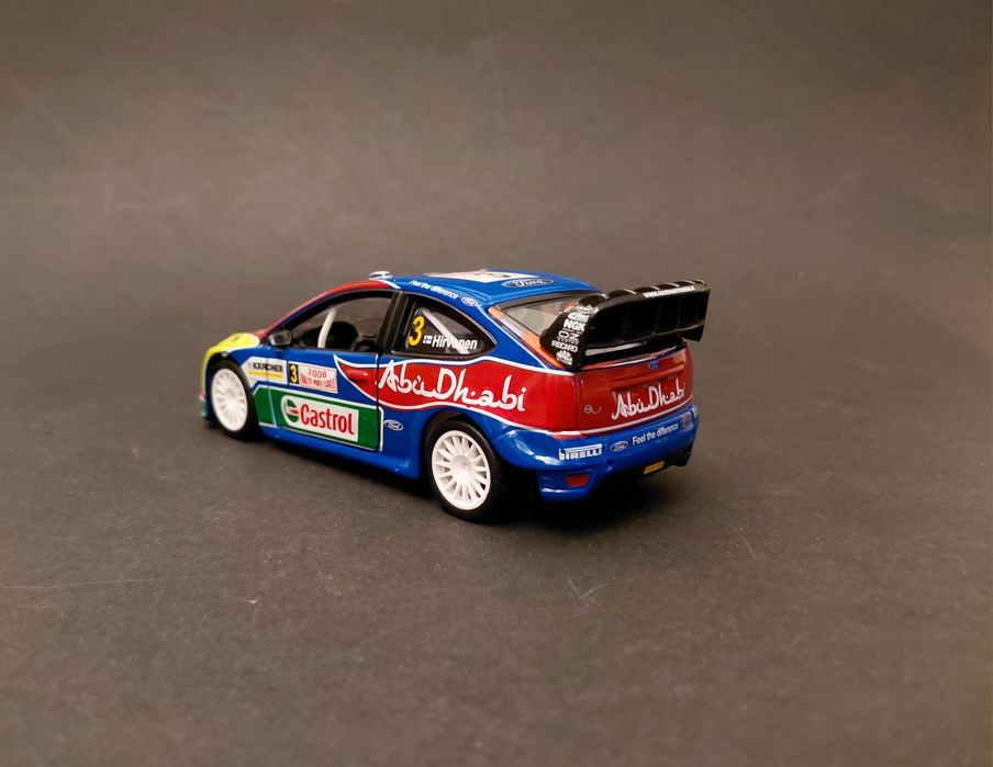 Ford Focus da Burago na escala 1.32