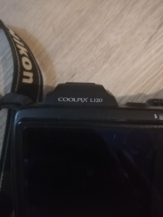 Máquina fotográfica NIKON coolpix L120