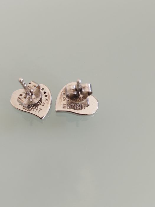 Lindos brincos de prata em forma de coração
