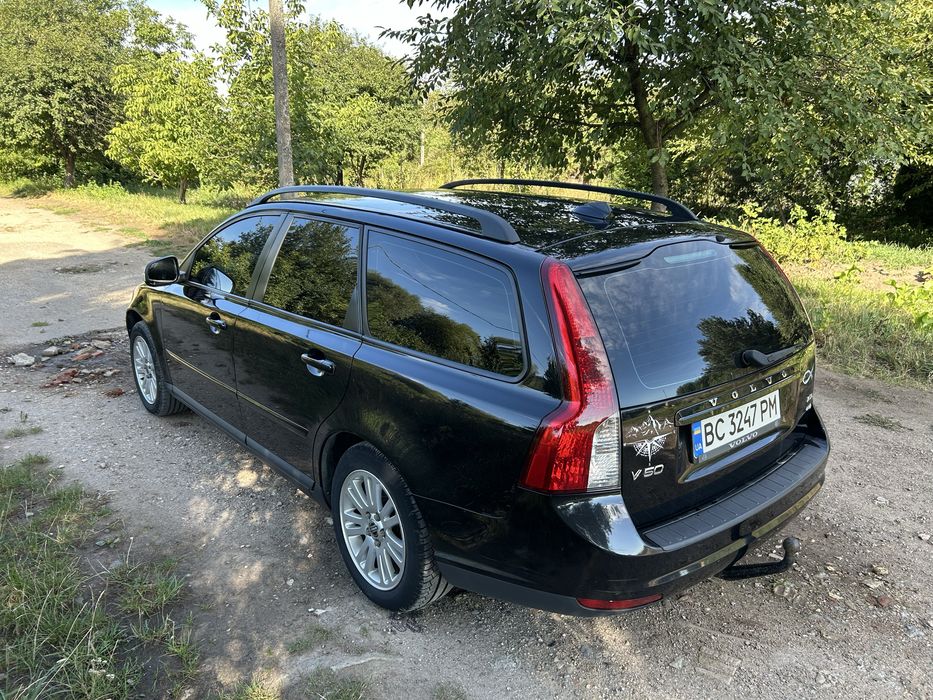 Volvo v50.  Вольво в50.