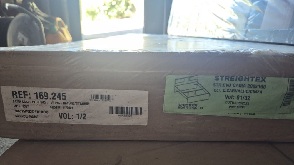 Vendo Cama (com estrado) +Colchão Novos