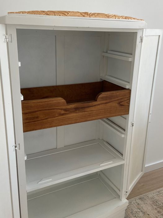 Armário antigo restaurado