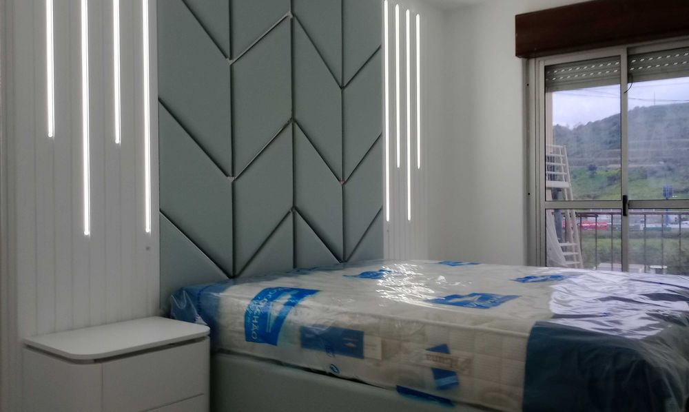 Cama Casal Estofada + mesas de cabeceira -  NOVO - FABRICA
