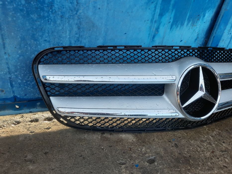 Решітка радіатора Мерседес GLA w156