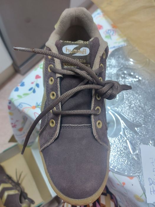 Ténis castanhos n.38, com apontamento douradoss