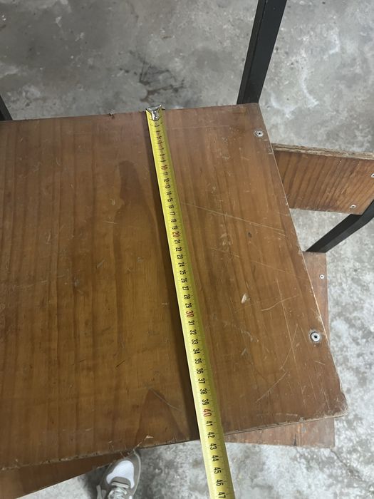 Cadeira de escola antiga