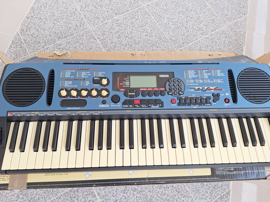 Yamaha DJX-Teclado  musical