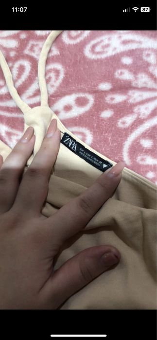 vestido bege comprido