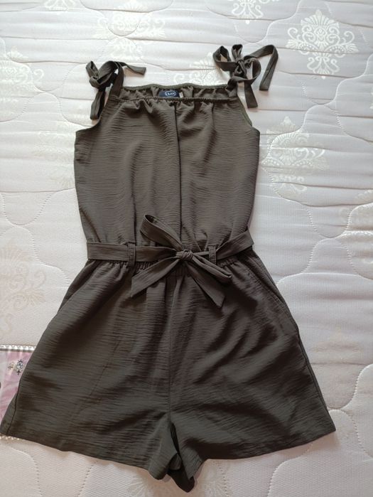 Жіночі сукні і комбінезони