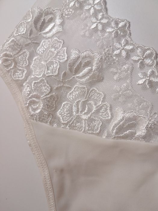 Stringi koronkowe 38