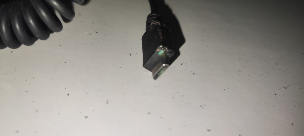 Carregador de isqueiro, telemóvel.