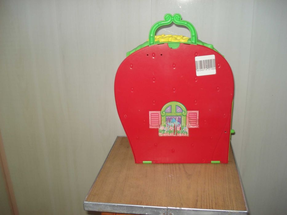 домик кукольный переносной  Disney Клубничка 33х26х13 см дверцы дворик